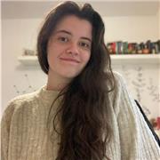 actualmente estoy empezando mi cuarto año de la carrera de Filología inglesa y tengo el Nivel de First Certificate. Me gustaría poder dar clases de inglés a niños de entre 6 a 10 años.